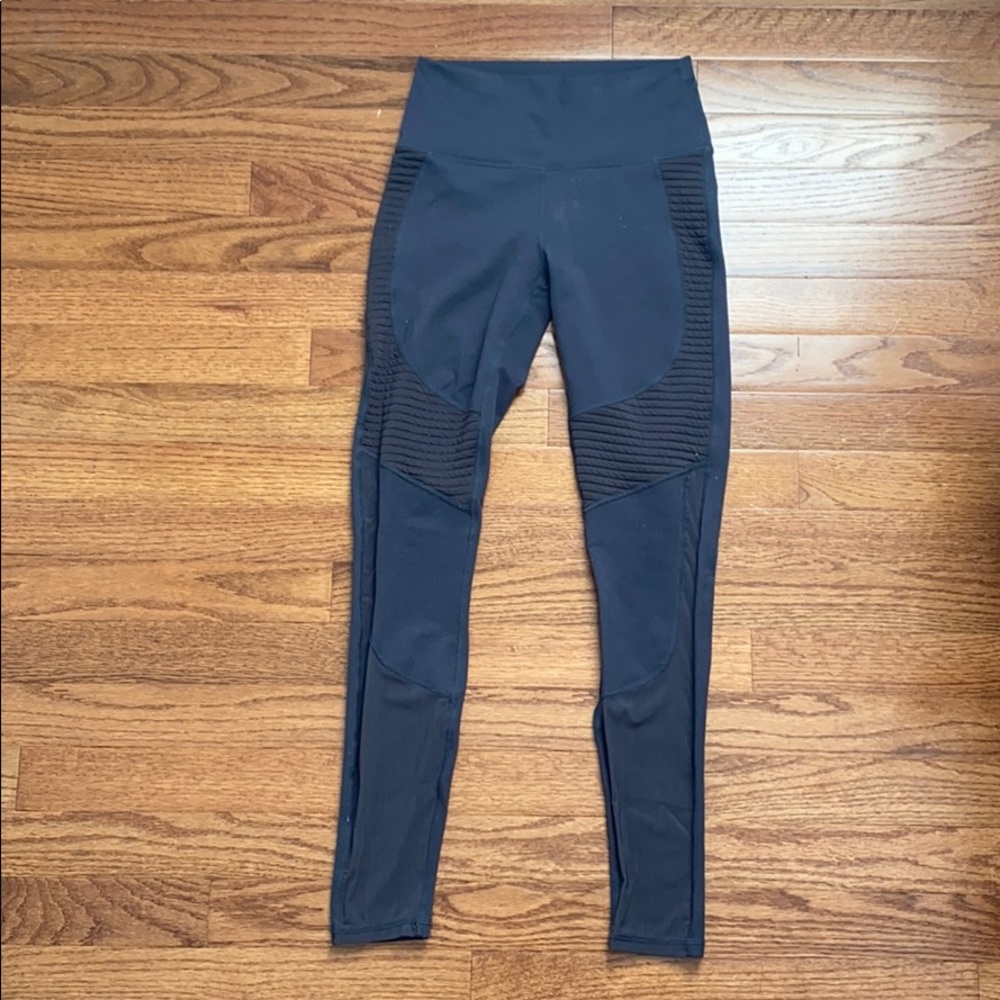 Dark gray Demi Lovato leggings